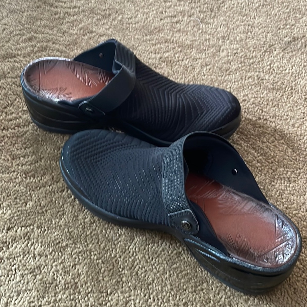 BZees Black Mules, Size 9